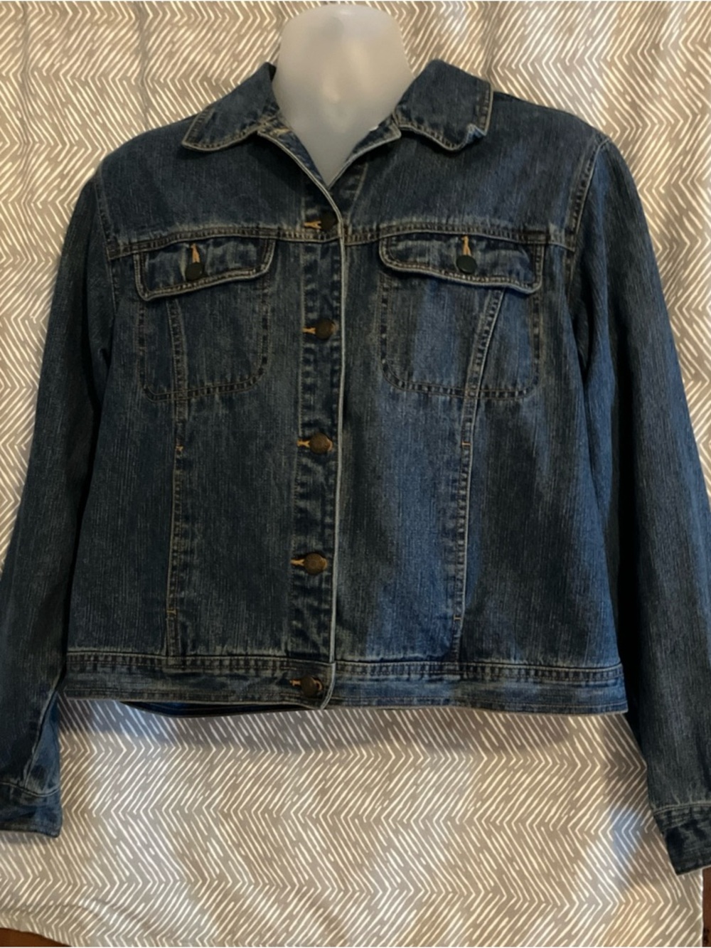 Vintage 90s BILL BLASS Jean Jacket Women's Petite Large Blue Denim Trucker